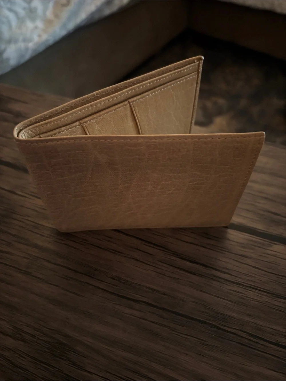 Classic Crocodile Men's Bifold Wallet in Tan